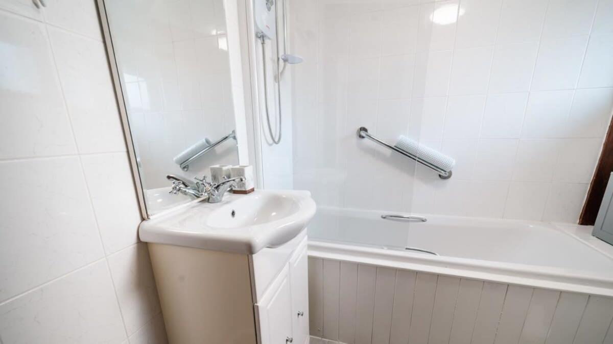 Lovely 2 Bedroom Coastal Cottage Near Bude Esterno foto