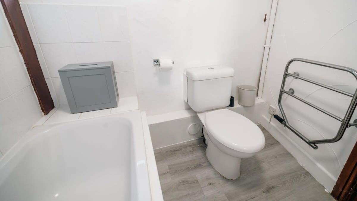 Lovely 2 Bedroom Coastal Cottage Near Bude Esterno foto