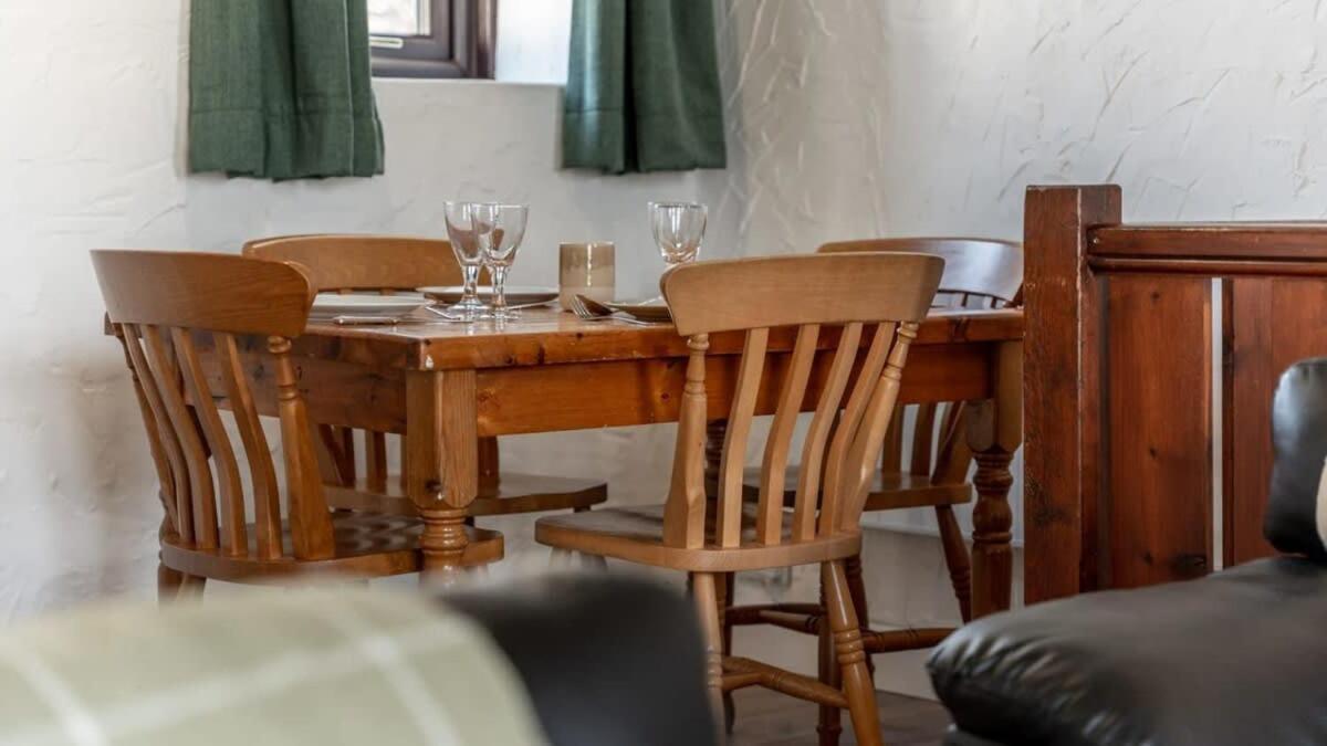 Lovely 2 Bedroom Coastal Cottage Near Bude Esterno foto