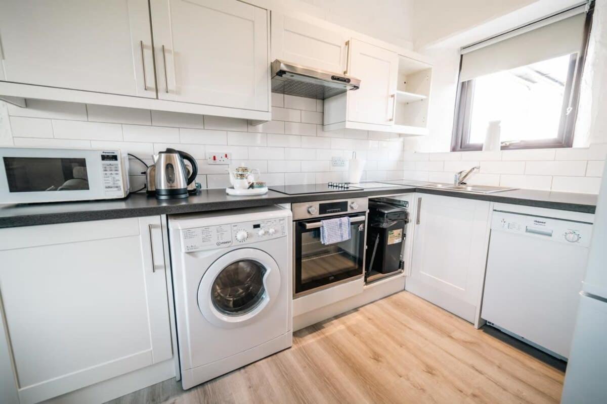 Lovely 2 Bedroom Coastal Cottage Near Bude Esterno foto
