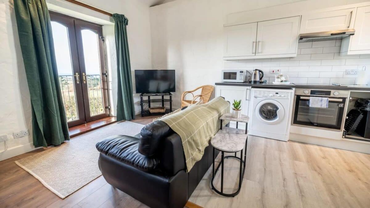 Lovely 2 Bedroom Coastal Cottage Near Bude Esterno foto