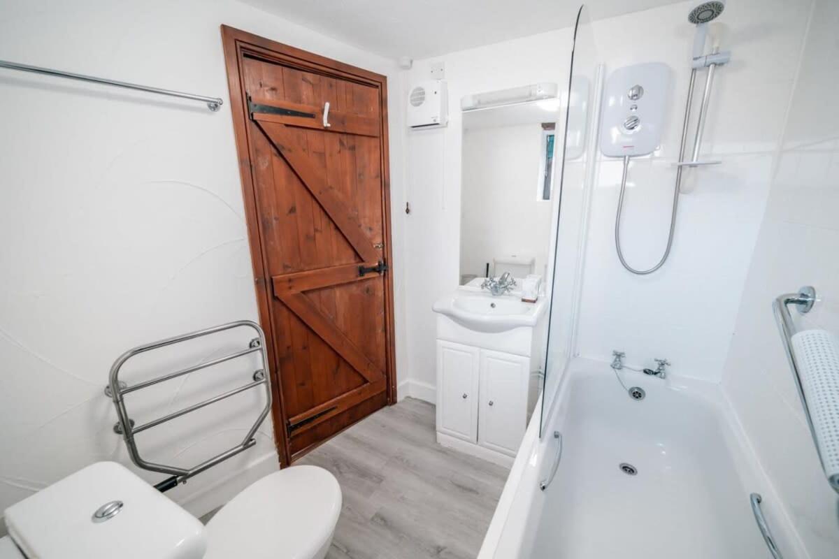 Lovely 2 Bedroom Coastal Cottage Near Bude Esterno foto